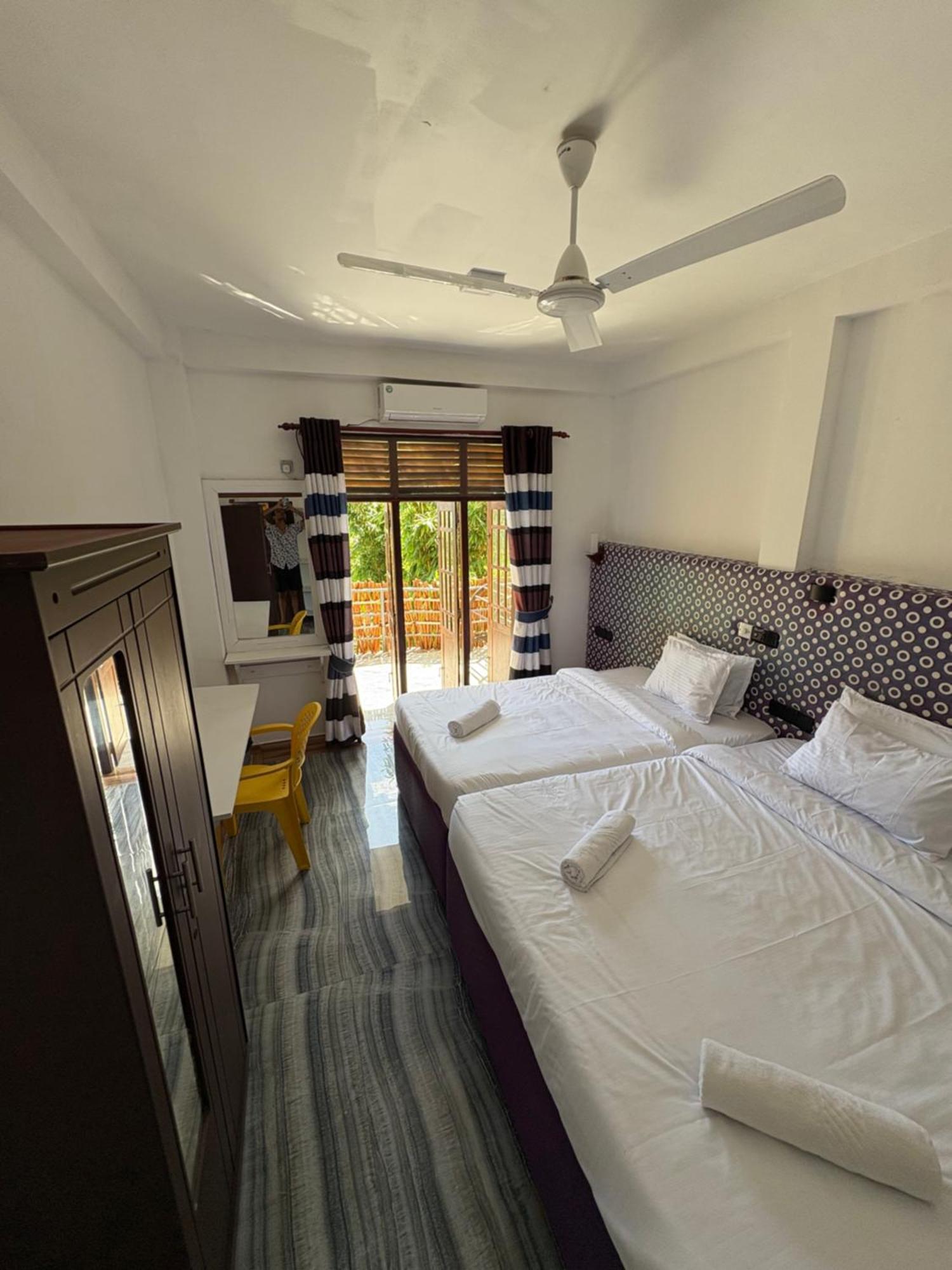 Wake N Flow, Weligama Luaran gambar