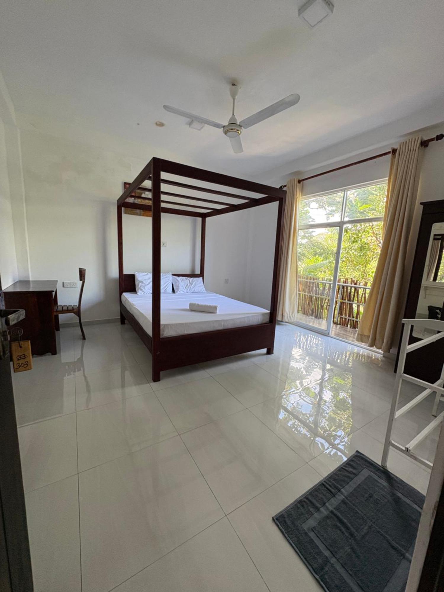 Wake N Flow, Weligama Luaran gambar